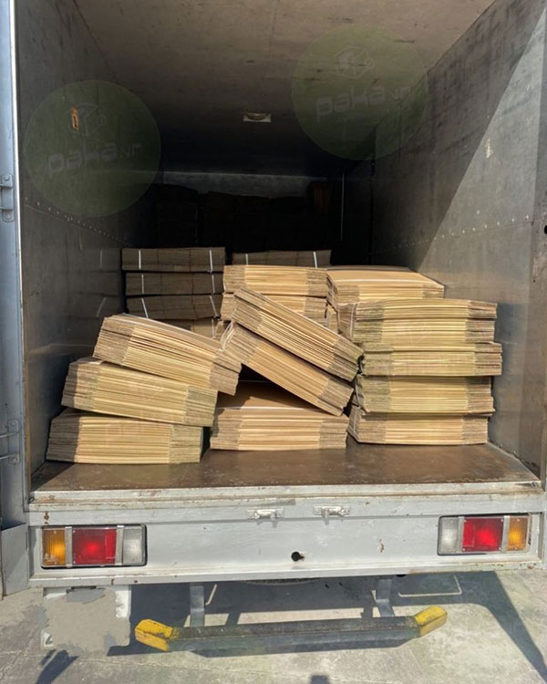 PAKA.vn - Team chụp lại trong lúc chất gần 3000 thùng carton và hộp carton giao khách hàng yêu quý ở Bình thạnh -TP. HCM